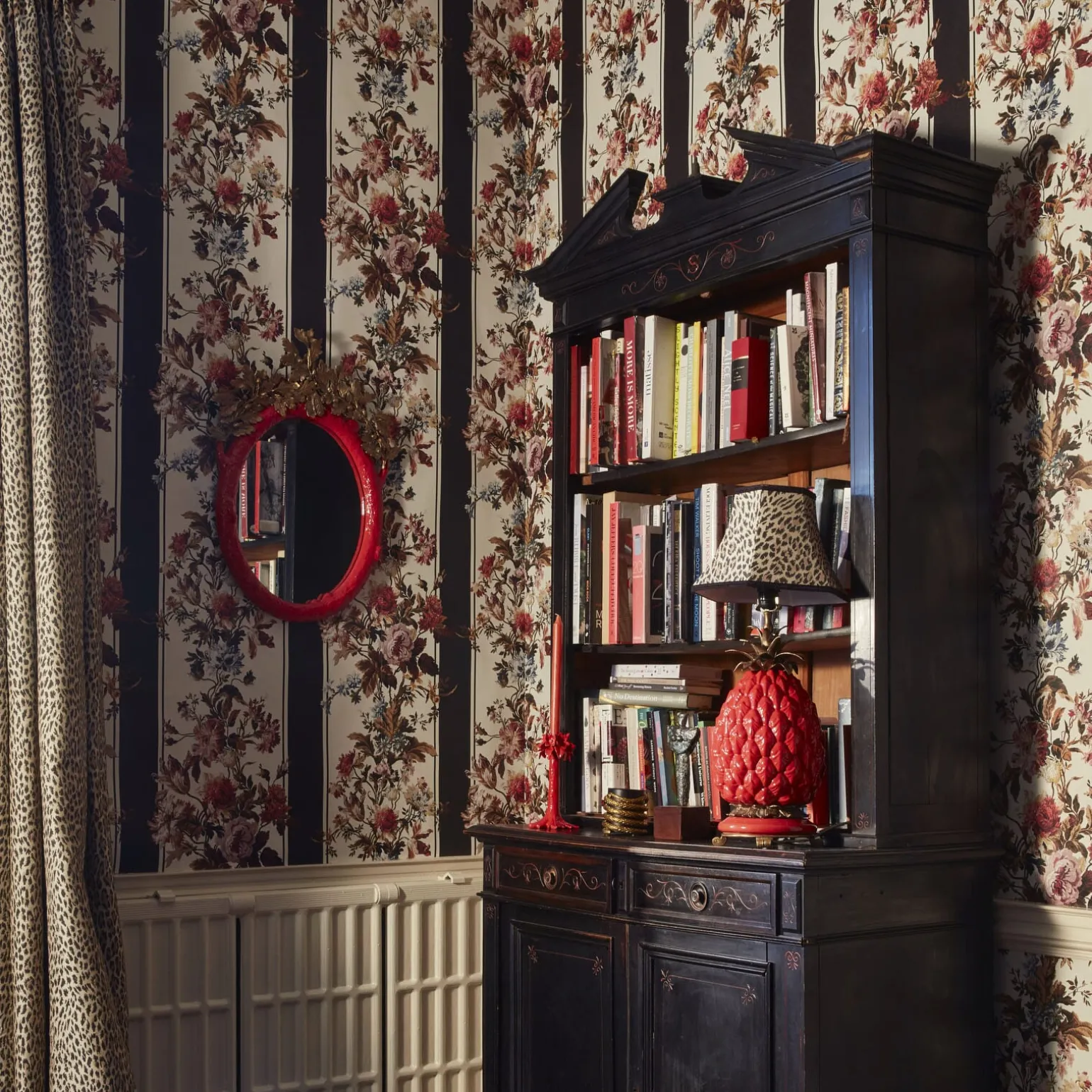 ROSETTA GARLAND Wallpaper - Noir